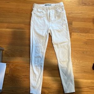 White skinny jeans from Topshop JAMIE! Very comfy and stretchy